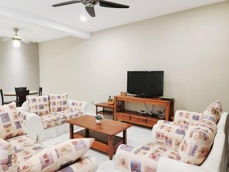 Holiday home 5min To Town Garden East Tambun 4br 16 Pax Ipoh