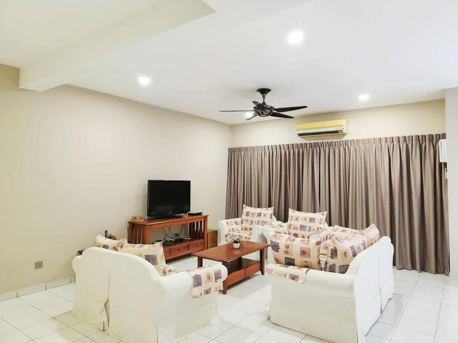 Holiday home 5min To Town Garden East Tambun 4br 16 Pax Ipoh