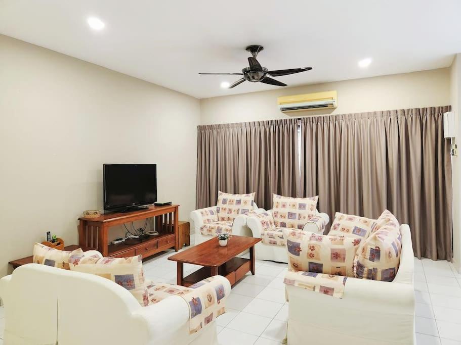 Rumah percutian 5min To Town Garden East Tambun 4br 16 Pax Ipoh