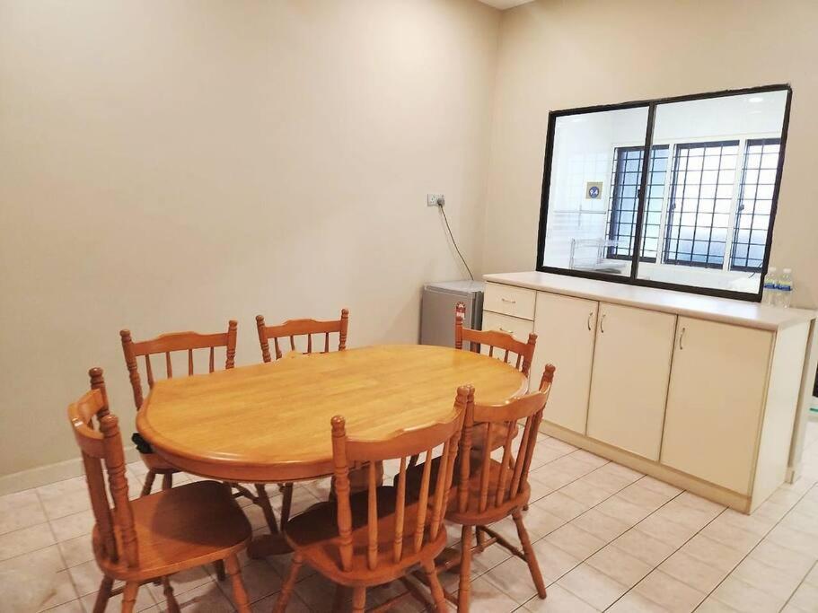 5min To Town Garden East Tambun 4br 16 Pax * Ipoh