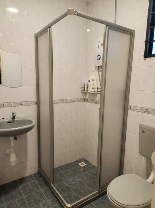 5min To Town Garden East Tambun 4br 16 Pax Ipoh