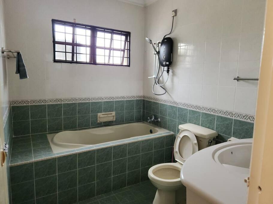 5min To Town Garden East Tambun 4br 16 Pax * Ipoh