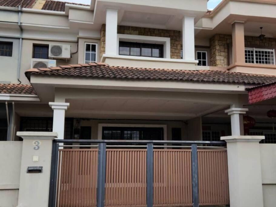 5min To Town Garden East Tambun 4br 16 Pax Ipoh