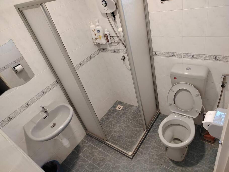 5min To Town Garden East Tambun 4br 16 Pax * Ipoh