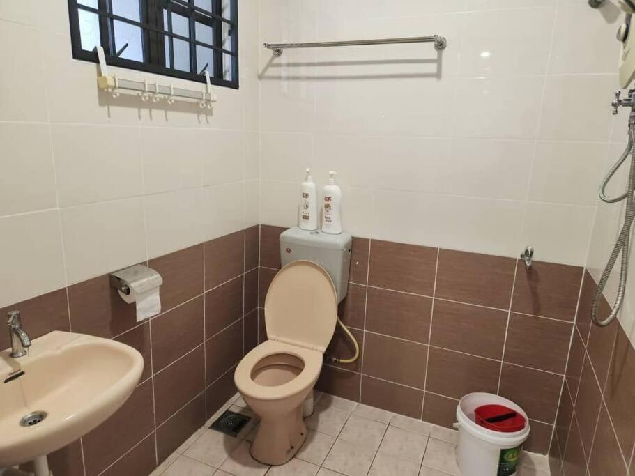 Rumah percutian 5min To Town Garden East Tambun 4br 16 Pax