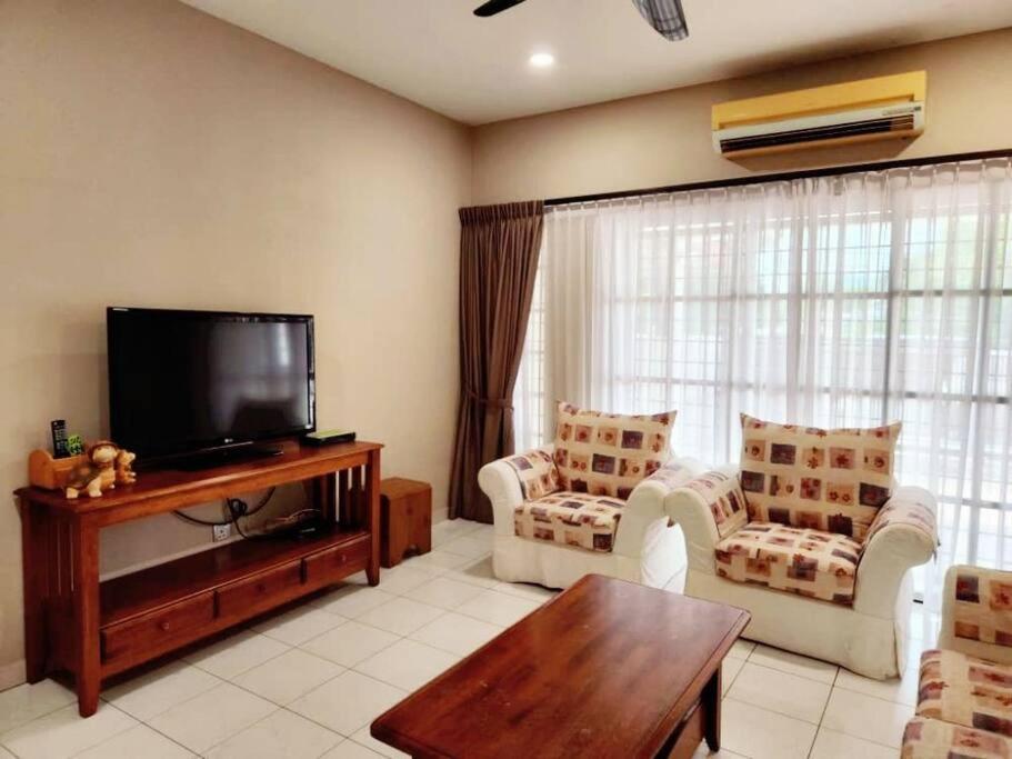 5min To Town Garden East Tambun 4br 16 Pax Rumah percutian *