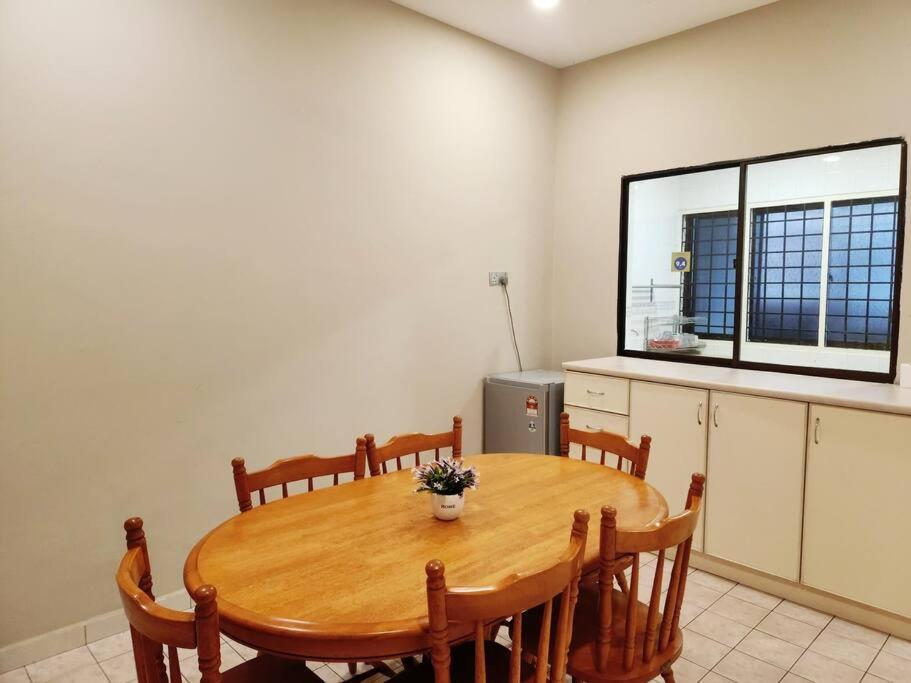 Rumah percutian 5min To Town Garden East Tambun 4br 16 Pax Ipoh