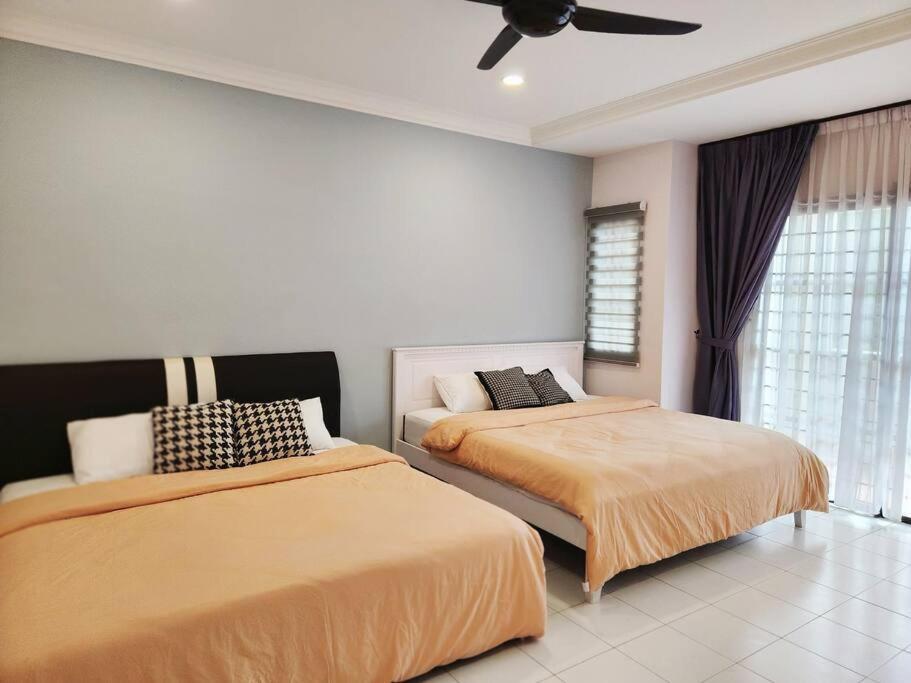 Rumah percutian 5min To Town Garden East Tambun 4br 16 Pax *